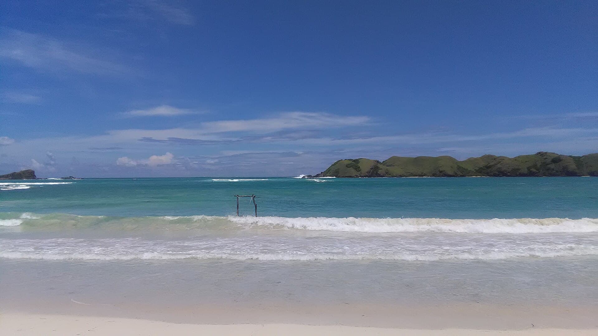 The white sand and turquoise water of Tanjung Aan beach on Lombok’s south coast