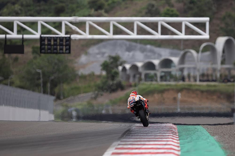 Full-Day Heritage Tour to Mandalika & the MotoGP Circuit