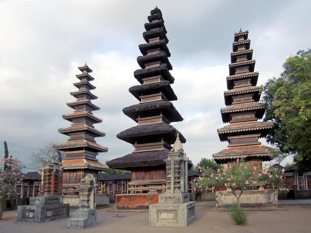 City Tour: Temples, Local Market & Village