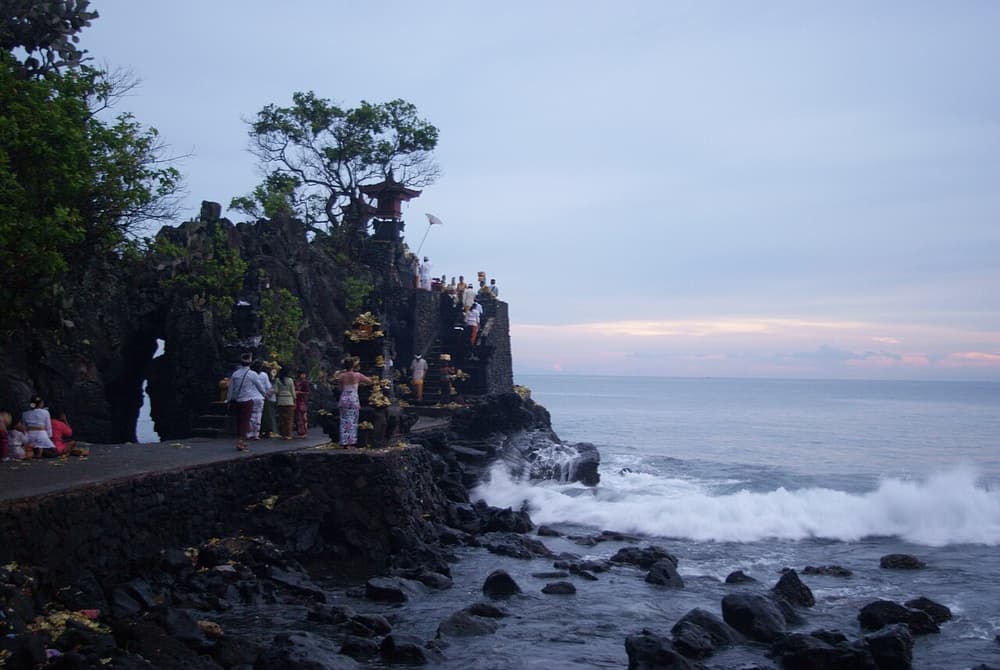 Banyumulek, Lingsar & Batu Bolong Tour with Guide